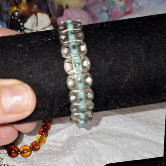 A Women's Stretch Bracelet Silver Tone Filigree Panel Faux Turquoise Rhinestone - Picture 4 of 8